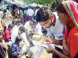 NSS volunteers teach migrant labourers to sign on the occasion of International Literacy Day 