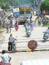 The Kohara Road railway crossing remains closed for hours, leading to traffic jams.