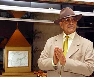 Veteran Bollywood actor Amrish Puri launches the HelpAge' cards at a function in New Delhi