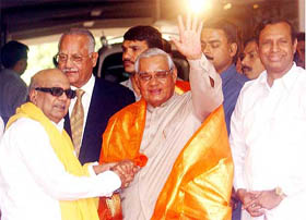 Prime Minister Atal Bihari Vajpayee being received by DMK President M. Karunanidhi 