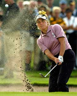 Elisabeth Esteri plays from the bunker on the 11th green 