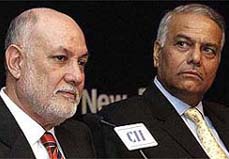 Pakistan High Commissioner to India, Aziz Ahmed and External Affairs Minister Yashwant Sinha during the "India-Pakistan Ceos Business Forum" organised by the CII in New Delhi