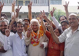 Mr Shankar Dass flashes a victory sign along with his supporters in Ambala