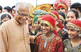 Defence Minister George Fernandes interacts with schoolchildren at Army Public School in Beas on Wednesday.