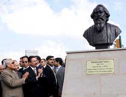Prime Minister Atal Bihari Vajpayee watches the bust of Nobel laureate poet Rabindranath Tagore after unveiling it in Ankara on Thursday.