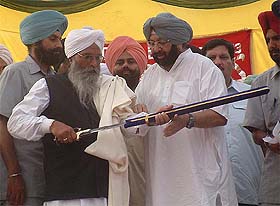 A Congress worker presents a sword to Punjab Chief Minister Amarinder Singh at Khadoor Sahib
