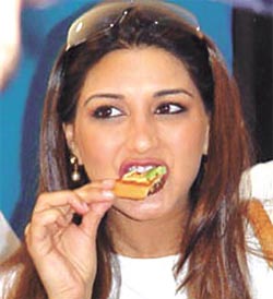 Sonali Bendre at the opening of Domino�s outlet at Gurgaon
