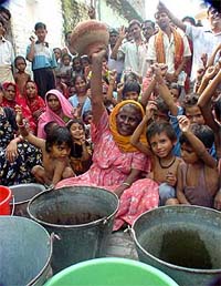 Residents of EWS Colony in Ludhiana protest against the shortage of water 