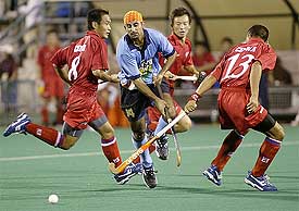 India's Prabhjot Singh is surrounded by Chinese players Lup Peng, Liu Wei Tang and Chen Zhijian at the Asia Cup in Kuala Lumpur