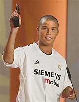 �Brazilian soccer player Ronaldo look-alike, Hatem Guerbonj of Germany, shows the winner's trophy in the TV show "Germany's best doubles" in Cologne
