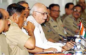 Deputy Prime Minister L. K. Advani addresses the 31st Annual Training Conference of BSF in New Delhi 