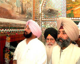 Punjab Chief Minister Amarinder Singh along with Mr Jagmeet Brar, MP, after paying obeisance at Tilla Baba Farid at Faridkot