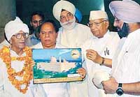 Punjab Speaker Kewal Krishan presents a memento to 92-year-old Ranbir Singh Hooda