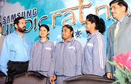 Indian Olympic Association president Suresh Kalmadi with Anjali Ved Bhagat, Karnam Malleswari, K. M. Beenamol and R. Zutshi 