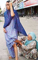 Karamjit Kaur shows injuries marks