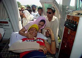 Hockey star Jugraj Singh�s sister and brother meet him before he left for Delhi in a helicopter