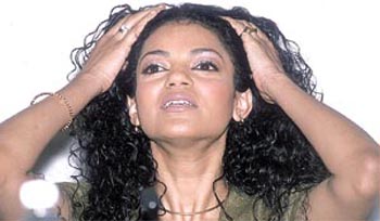 Model Nayanike Chatterjee announcing the Metropolitan Top Model