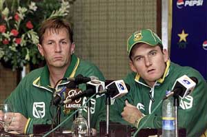 South African cricket captain Graeme Smith and coach Eric Simons address a press conference