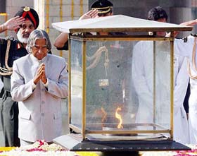 President A.P.J. Abdul Kalam pays homage at Rajghat