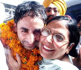 Hockey star Prabhjot Singh is hugged by his mother at the Amritsar Railway Station