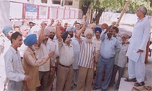 Activists of the Postal Employees Union hold a demonstration at the Central Post Office