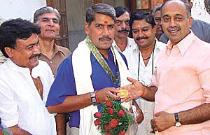 Dr Kashmir Singh, first IPS officer who won gold medal in golf at World Police & Fire Games 2003 Barcelona, being felicatied by Minister of State for Sports at his residence in the Capital 