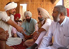 Congress MP Jagmeet Brar and senior Congress leaders Vijay Sathi and Manjeet Singh Charbuti express their sympathies the bereaved family of Gurdev Singh