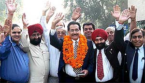 A nine-member delegation led by Ashok Mehta, vice-president, International Association of Lions Clubs, at Wagah