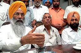 The Union Chemical and Fertilizer Minister and senior SAD leader, Mr Sukhdev Singh Dhindsa, addresses a Press conference