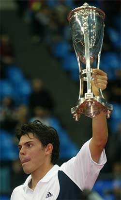 Taylor Dent of the US raises the trophy after defeating Sargis Sargsian of Armenia