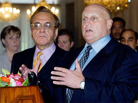 US Deputy Secretary of State Richard Armitage along with Pakistani Foreign Minister Mian Khursheed Mehmood Kasuri addresses a news conference
