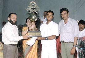 Cambridge Foundation principal Shiela Verma giving away the Radha Kishan Cricket Tournament trophy