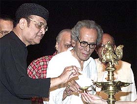 Theater artiste Habib Tanveer and well-known Assamese playback singer Bhupen Hazarika light the lamp