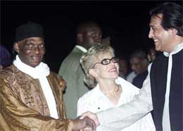 Minister of State for External Affairs Vinod Khanna receives President of the Republic of Senegal Abdoulaye Wade and his wife Viviane Wade