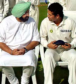 Punjab Chief Minister Capt Amarinder Singh talks with batting maestro Sachin Tendulkar 