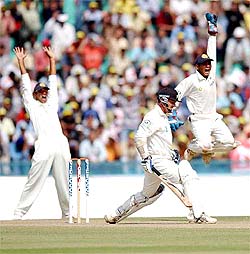 Wicketkeeper Parthiv Patel and captain Rahul Dravid appeals unsuccessfully against New Zealand batsman Mark Richardson