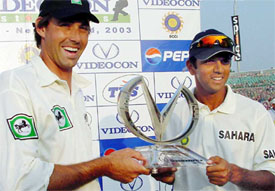 New Zealand captain Stephen Fleming and stand-in Indian skipper Rahul Dravid pose with the trophy at PCA Stadium, Mohali