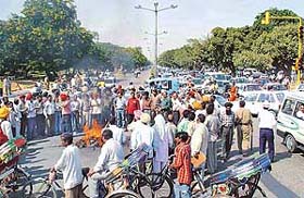 Activists of the Chandigarh UT Subordinate Services Federation burn an effigy of the Chandigarh Administration at the Government Press Chowk in Chandigarh