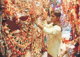 �Torans� and other decorative pieces for Divali flood city markets