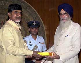 Andhra Pradesh Chief Minister Chandra Babu Naidu wishes Governor Surjeet Singh Barnala on his 79th Birthday