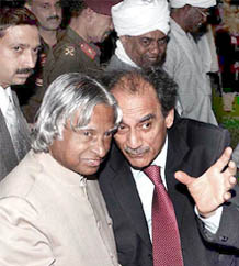 President A. P. J. Abdul Kalam with Union Minister for Disinvestment Arun Shourie at Khartoum 