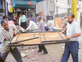 MC staff remove wares from Ghumar Mandi as vendors give them the slip
