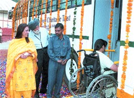 A hydraulically operated barrier-free bus for wheelchair-bound schoolchildren