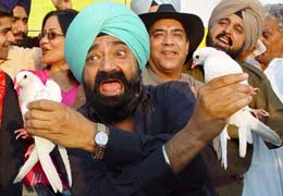 Comedy king Jaspal Bhatti launches the International Kabootar Centre in Sector 17, Chandigarh, on Monday.