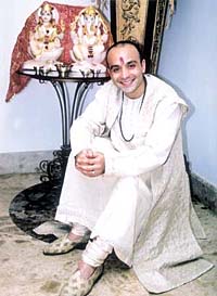 Pop singer Shael prefers to celebrate Divali with under-privileged children.