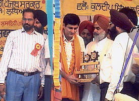 Mr Gulshan Kumar, a city coloniser, receives the appreciation award from Mr Gurchet Singh Bhullar, Minister for Irrigation