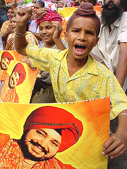 Activists of Guru Teg Bahadur Sikh Welfare Association come out in support of Punjabi pop singer Daler Mehndi at Jantar Mantar in the Capital on Tuesday.