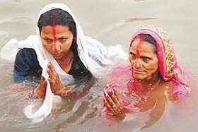 Devotees pray to mark the Chhat Parav organised by the Poorvanchal Welfare Association at Sukhna Lake
