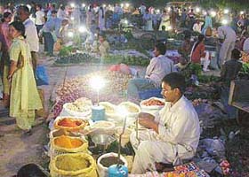 Vendors sell uncovered spices and eatables at the Apni Mandi in Phase 3-B2 in SAS Nagar