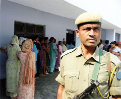 Electors turn out in large numbers to cast their vote 